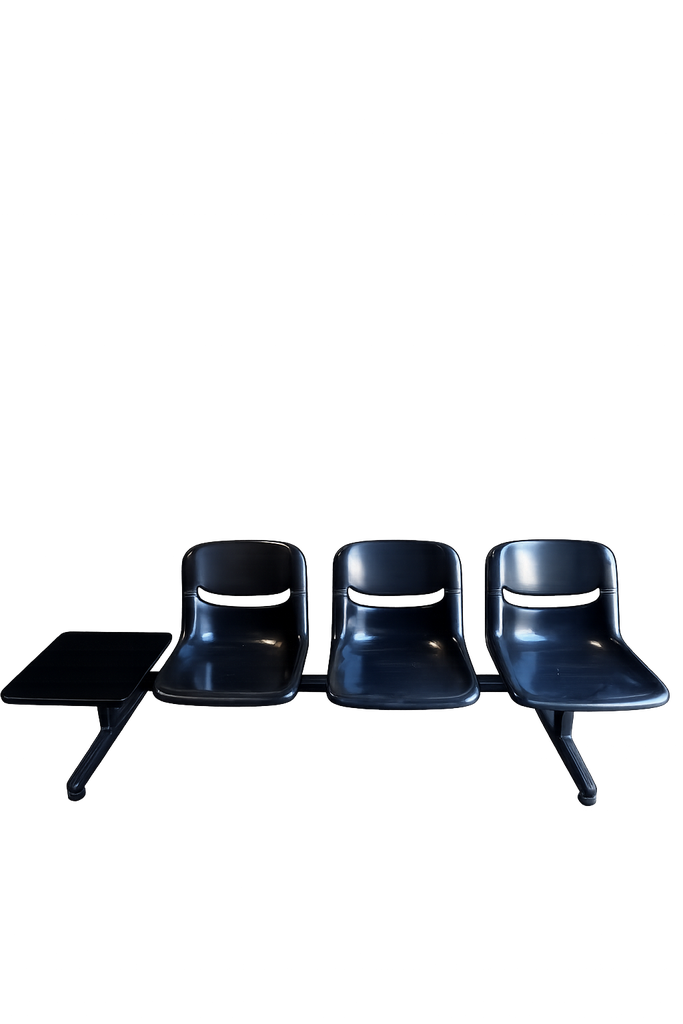 ensemble chaise sur poutre.webp