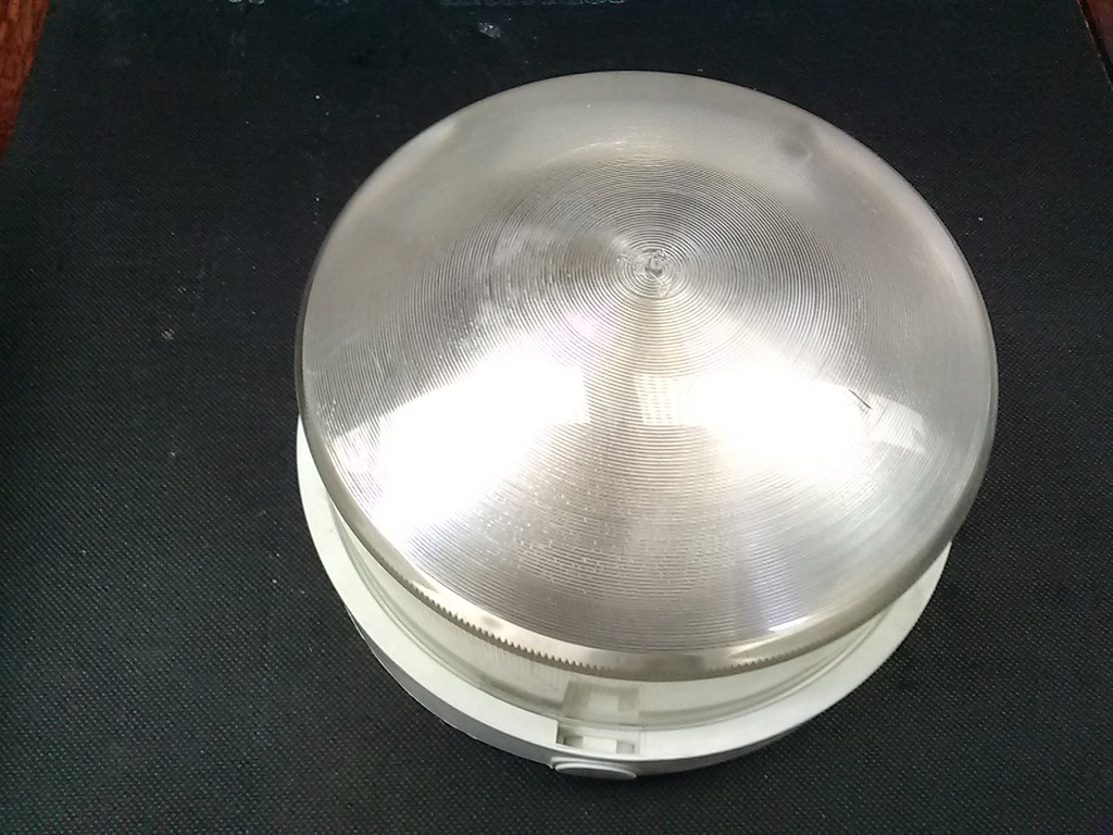 Hublot 62 9w LED E27 3000K IP44 IK08 Classe II Lebenoid (verre)