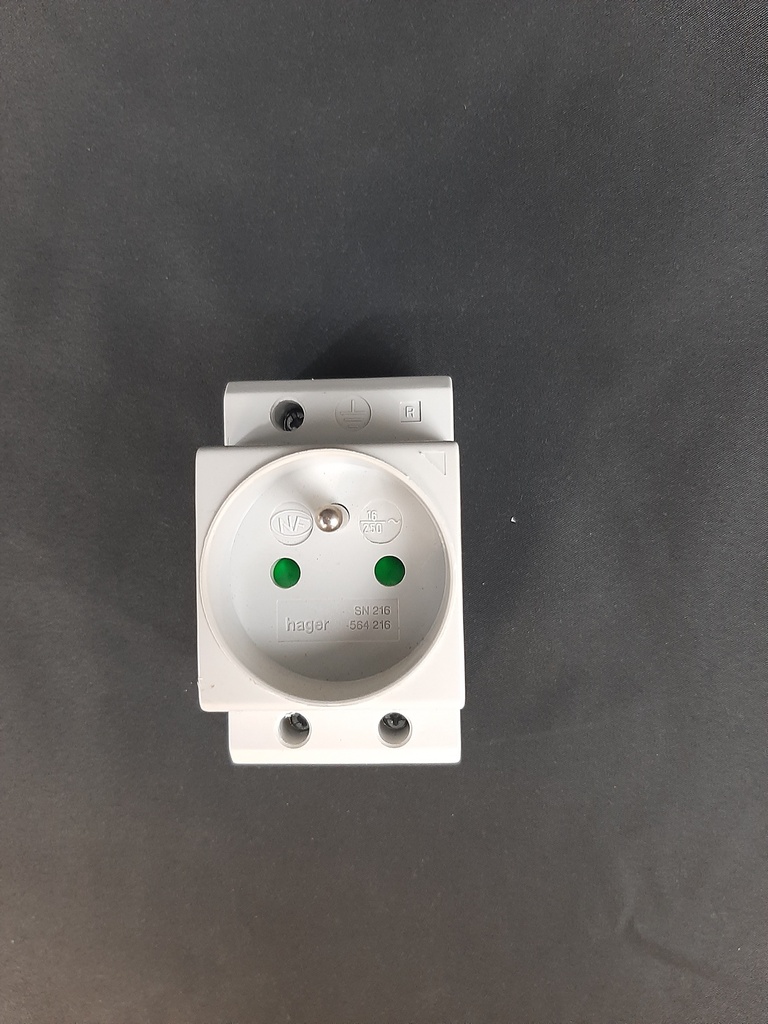 PRISE DE COURANT MODULAIRE 2P+ T 10 - 16A (Legrand, A vis)